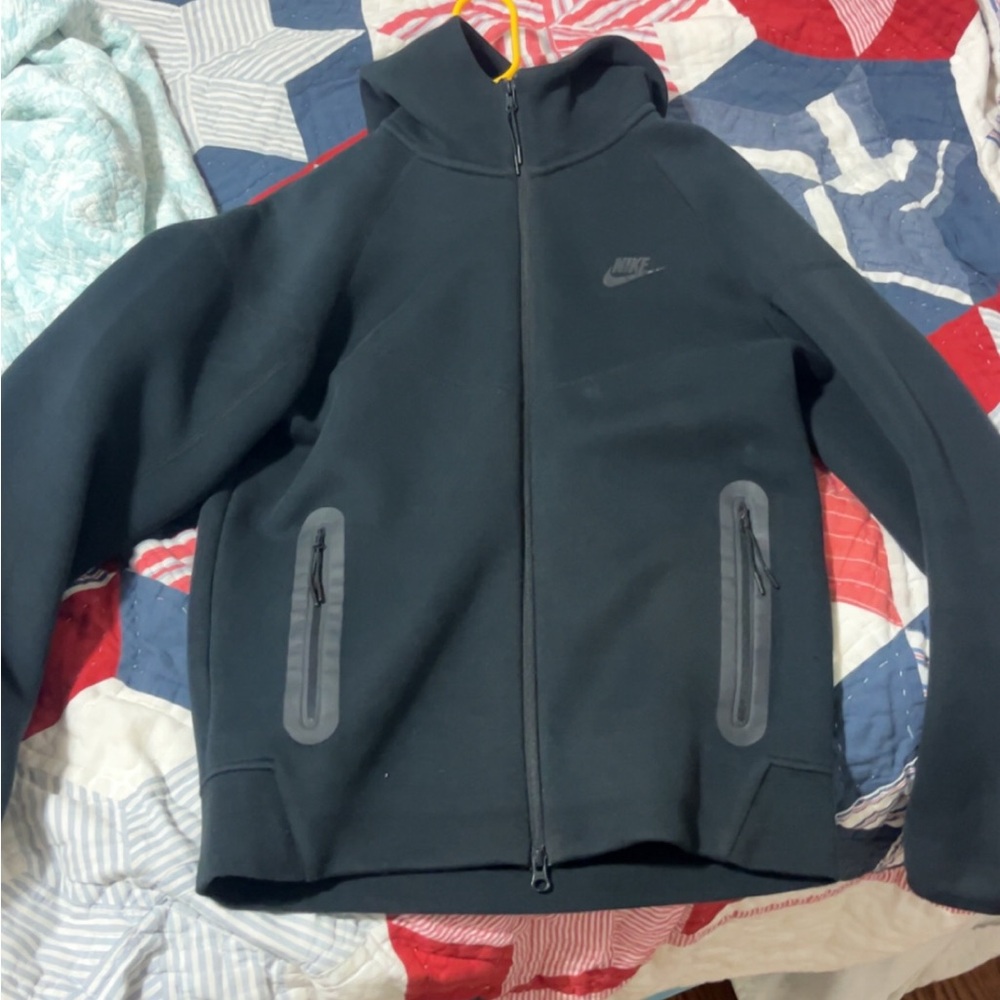 nike tech men’s small